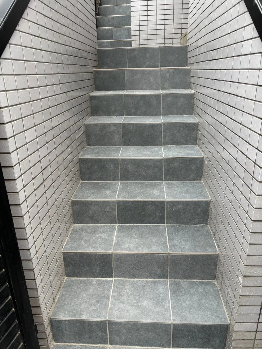 奈良市 M様邸 玄関階段タイル張り替え